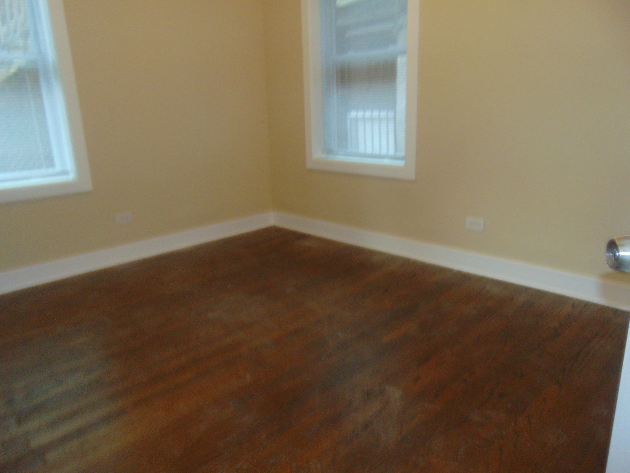 Building Photo - 7506 S Vernon Ave