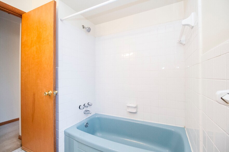 Building Photo - 3048 Carskaddon Ave