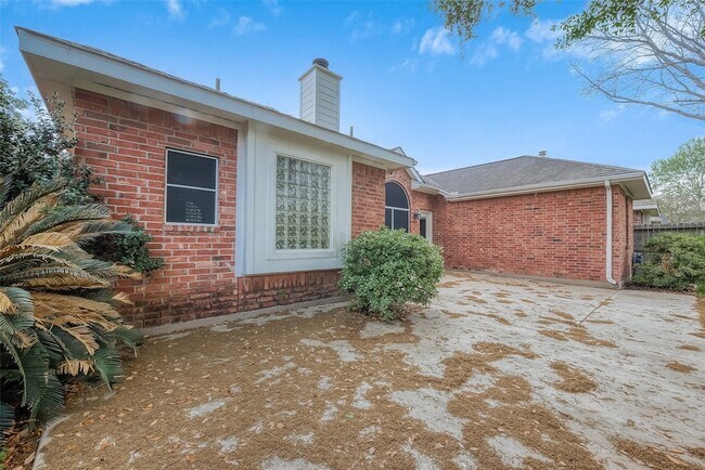 Building Photo - 23759 River Pl Dr