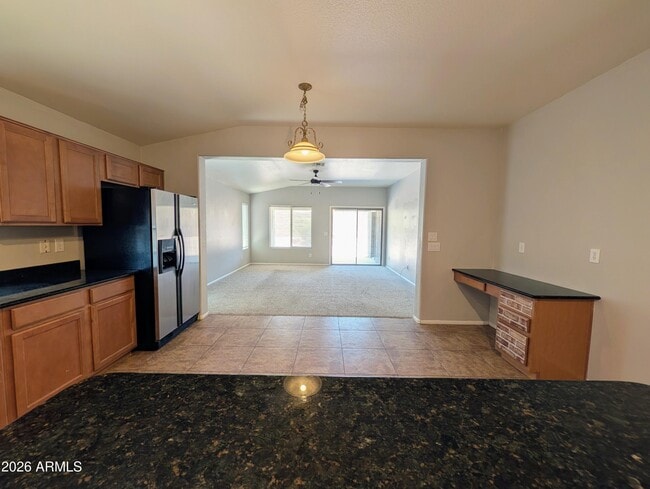Building Photo - 738 E Saddle Way