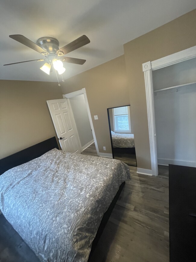 Full size beds and all linens. - 513 Spruce St