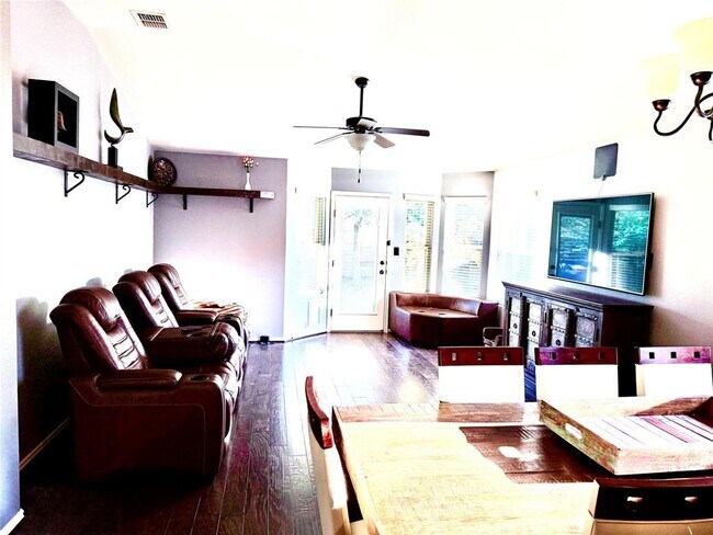 Building Photo - 2604 Garlic Creek Dr