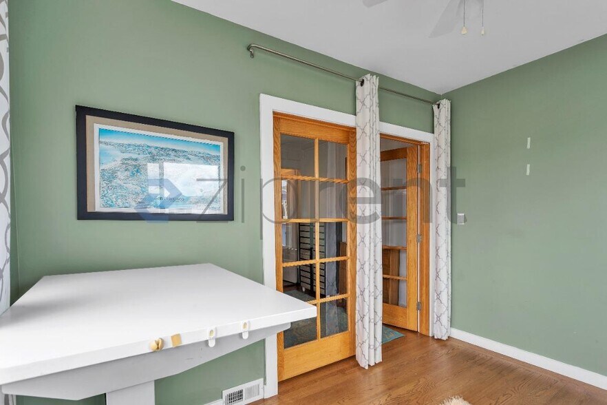 Building Photo - Unit