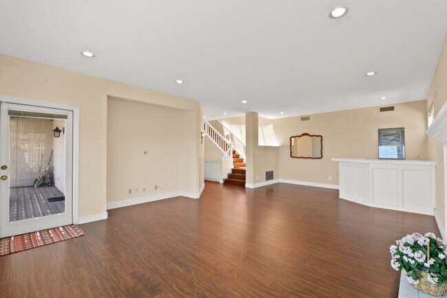 Building Photo - Stunning 3 Bed | 2.5 Bath Home with Office...