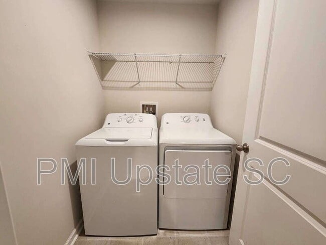 Building Photo - 236 Lily Park Way