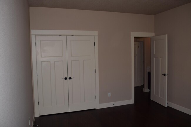Building Photo - 14632 Catalpa Way