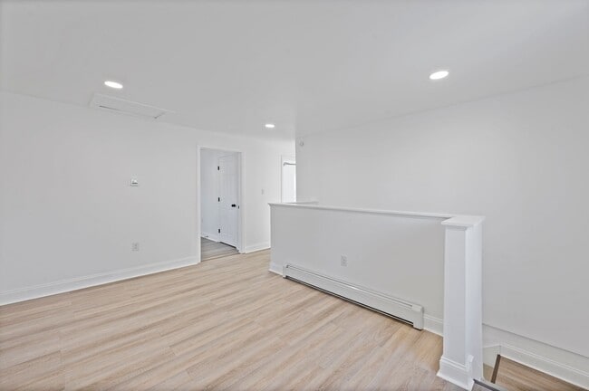 Building Photo - Newly Renovated 4-Bedroom, 2-Bath Home wit...