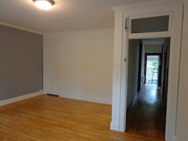 Building Photo - 109 E Gorham St