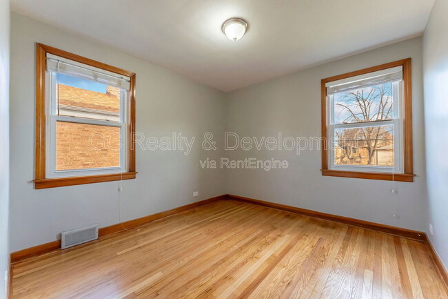 Building Photo - 301 Bohland Ave