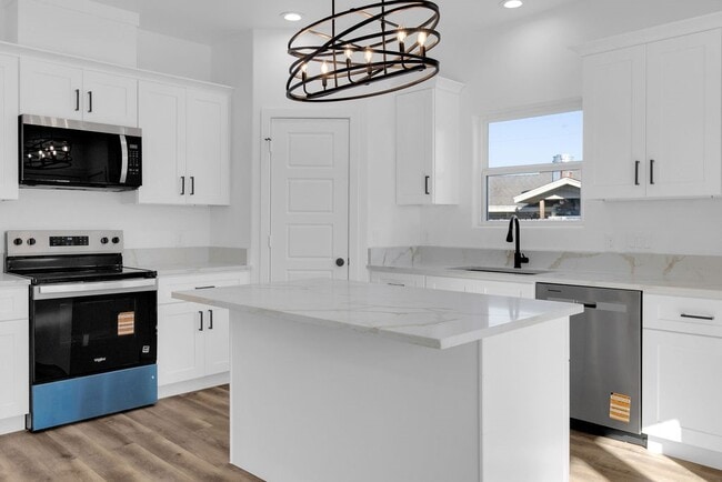 Building Photo - 104 Runnels St