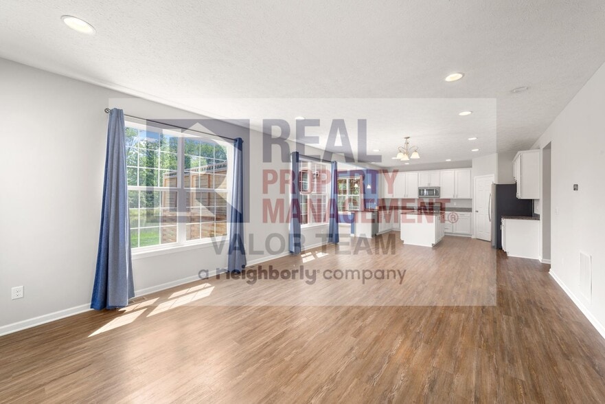 Building Photo - Custom 4 Bed, 3.5 Bath Home in Highly Desi...