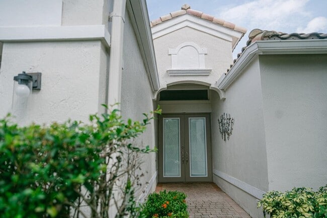 Building Photo - 9825 Mantova Dr