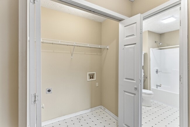 Building Photo - 144 Stone Henge Ln