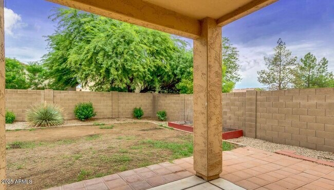 Building Photo - 388 E Palomino Way