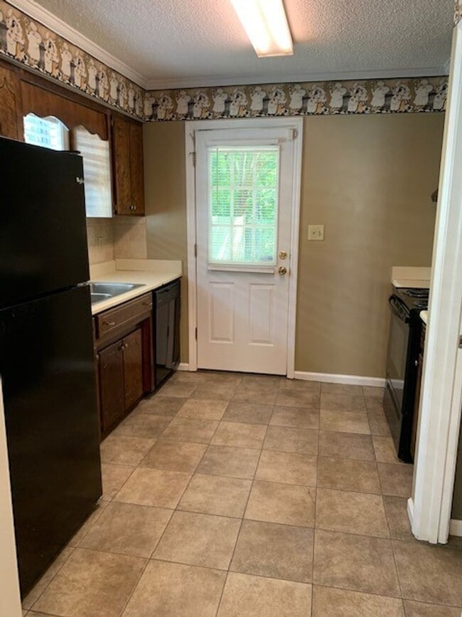 Building Photo - 3BD/2B in Remerton