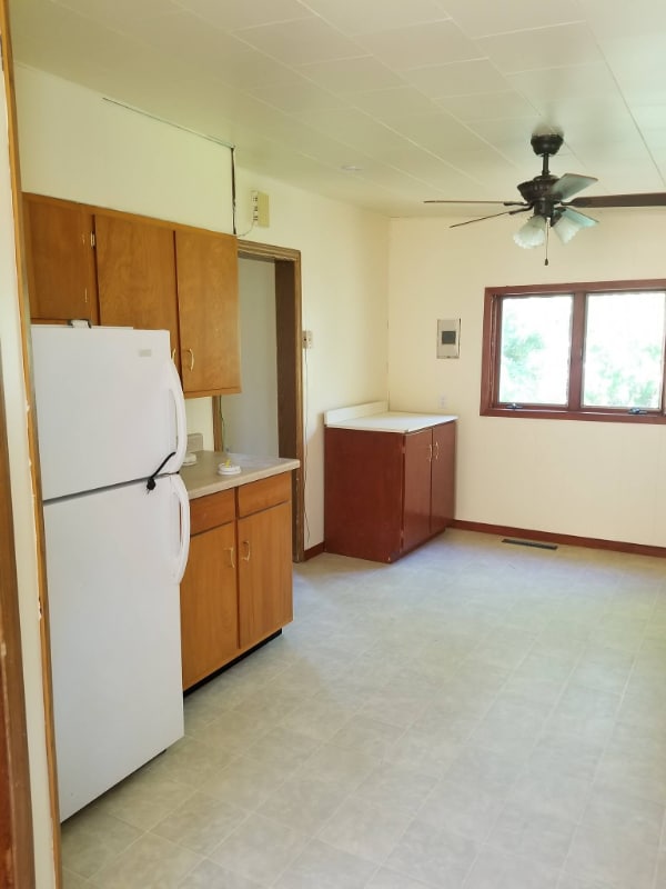 Building Photo - 208 4th Ave W