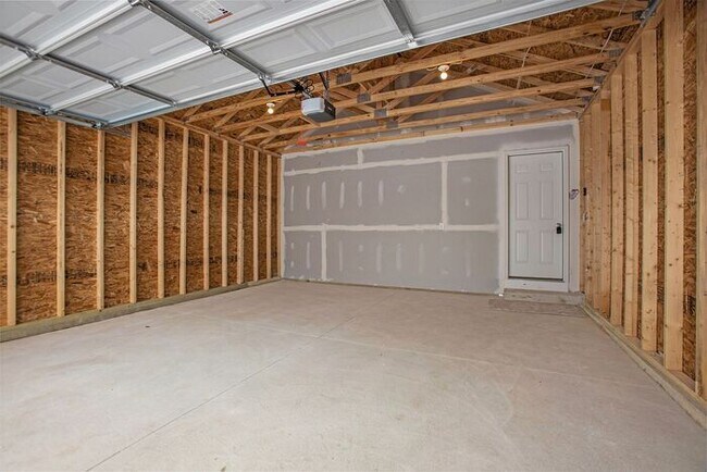 Building Photo - 17544 Silver Maple St