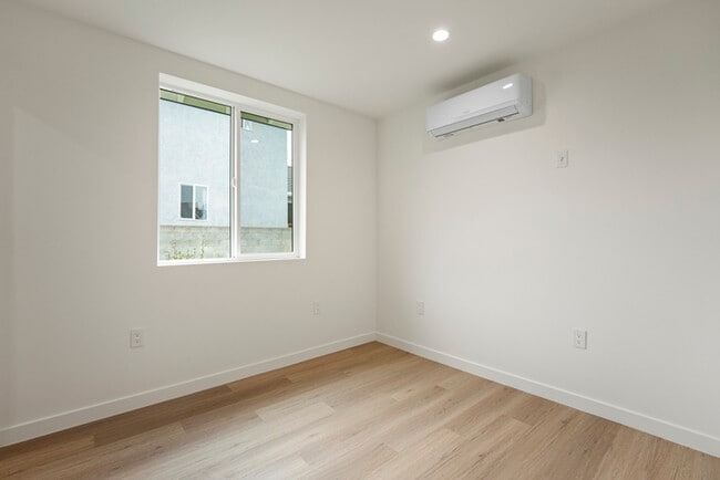 Building Photo - Charming 3 Bedroom Home for Rent in Los Angeles