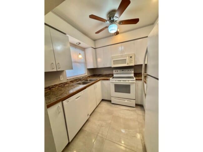 Building Photo - 2 Bedroom 2 Bath Apartments! Multiple Unit...