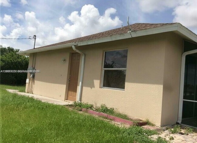 Building Photo - 4612-4624 24th St SW