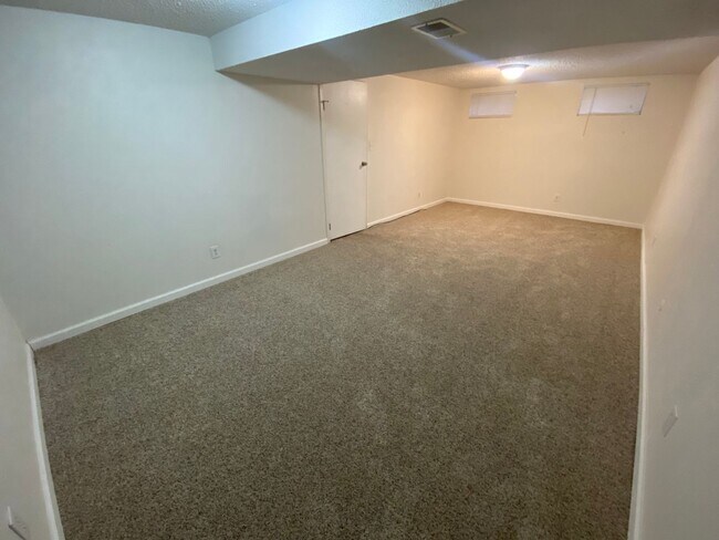 Building Photo - Spacious 3 bed home in Littleton