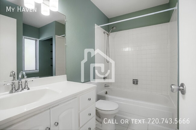 Building Photo - 2618 S Xanadu Way
