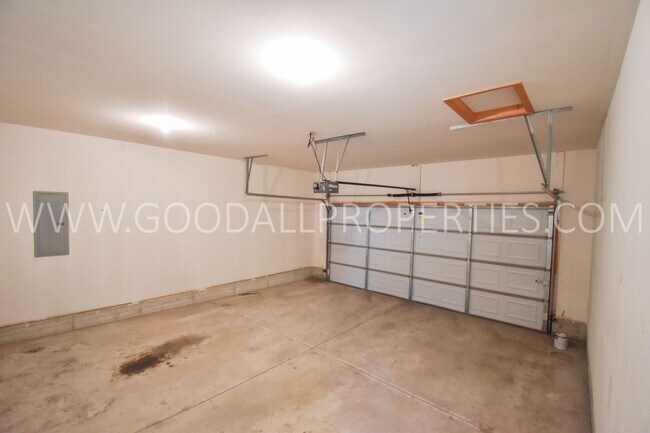 Building Photo - Great 3 Bedroom, 2.5 Bathroom Home in Ankeny