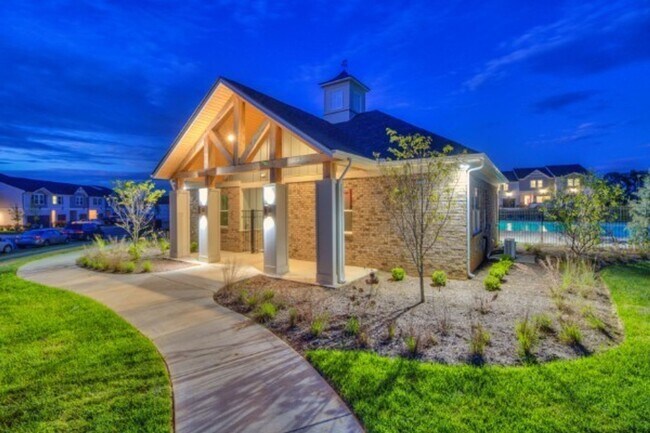 Building Photo - 3 BED 2.5 BATH TOWNHOME ON THE WEST SIDE OF LEBANON!