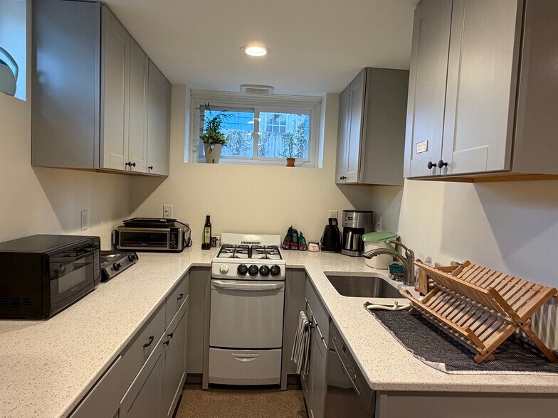 Building Photo - 1622 Pear St