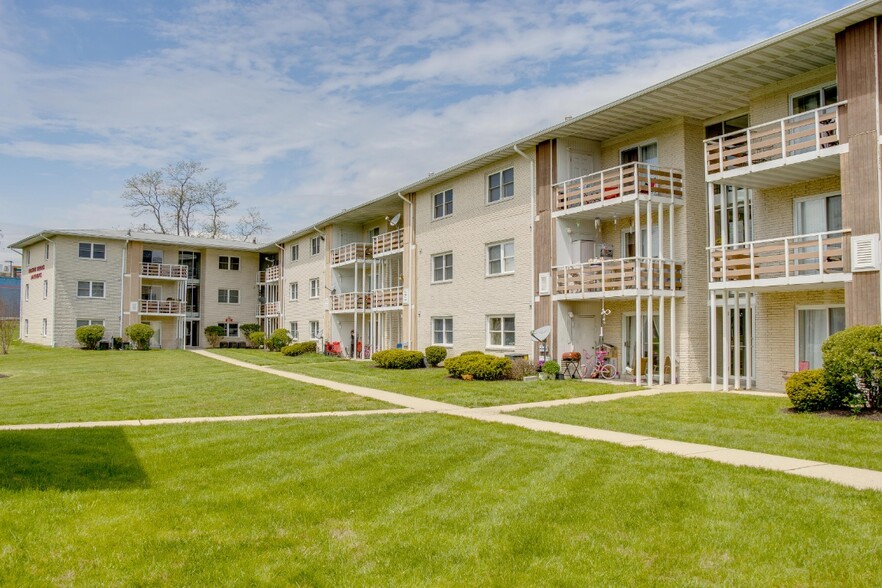 Exterior - Hillside Terrace Apartments