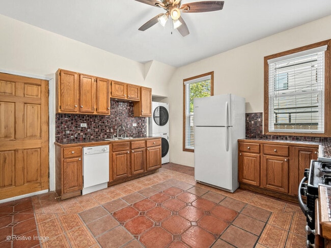 Building Photo - 2908 W McLean Ave