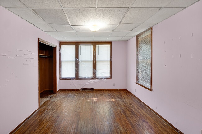 Building Photo - 123 W Waupansie St