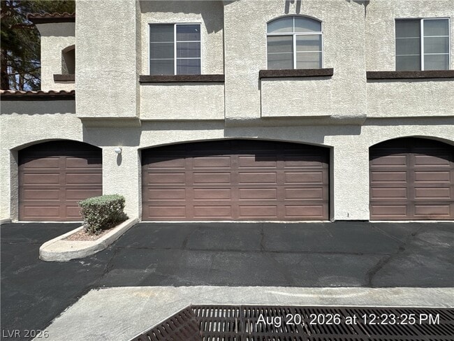 Building Photo - 2975 Bluegrass Ln