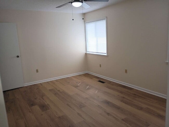 Building Photo - Townhouse for Rent