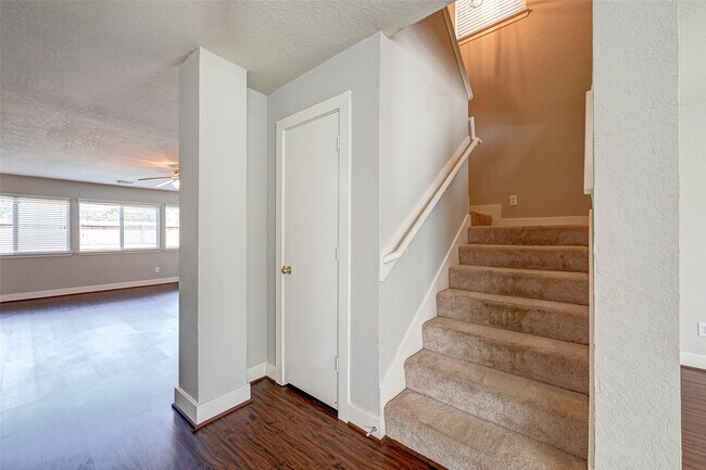 Building Photo - 7603 Chalk Hill