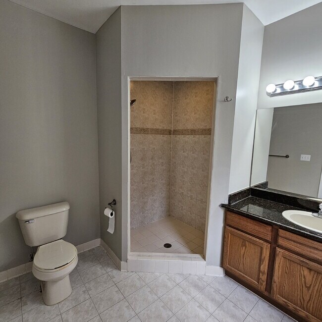 Building Photo - Spacious 2-Bedroom Townhouse with 2 Full Baths, Fireplace & Garage