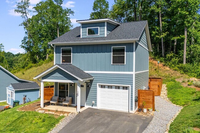 Building Photo - North Asheville 3-Bedroom Home with Fenced-In Yard Near Upcoming Taylor's Wave