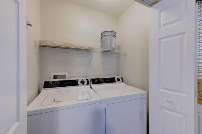 Building Photo - 628 Candytuft Ln