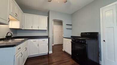 Building Photo - Renovated 3BR/1.5BA | 1,200 Sq Ft | Pet Friendly | Off-Street Parking | Available