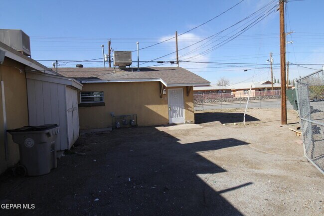 Building Photo - 8903 Old County Dr