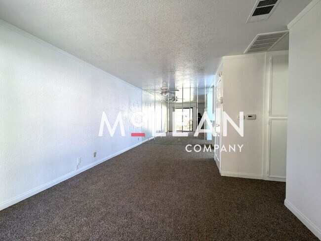 Building Photo - Charming Condo in Palm Springs Villas