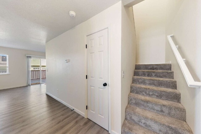 Building Photo - Newly Remodeled 3 bedroom Home