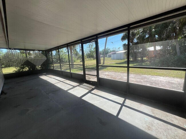 Building Photo - $1,650 ** Annual Lease ** 3 Bedroom / 2 Ba...