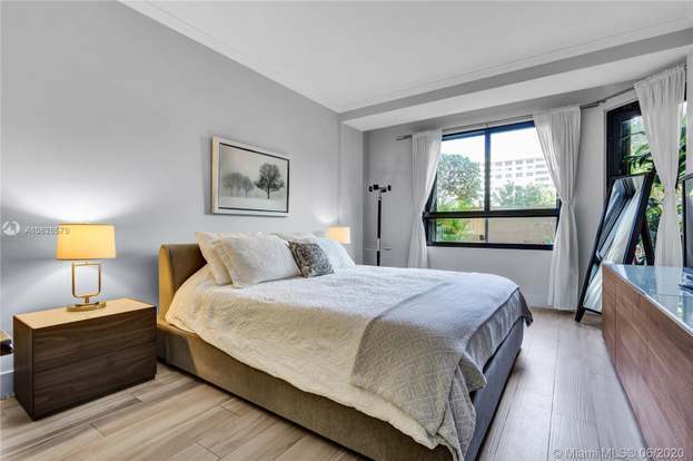 Building Photo - 251 Crandon Blvd