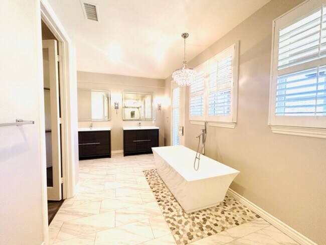 Building Photo - Lush and Lavish 4-Bedroom 4-Bathroom Neatly Tucked Away In The Colony At Calabasas