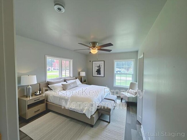 Building Photo - 246 Pinetree Cir