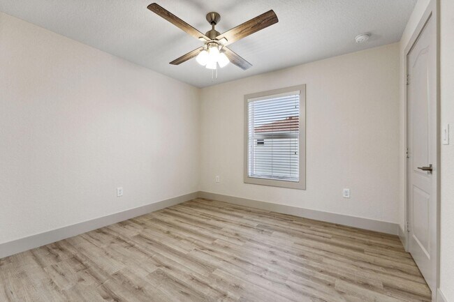 Building Photo - 522 Lucky Ln