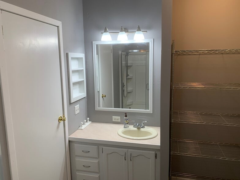 Master Bath - 14118 Lincoln Lake Avenue