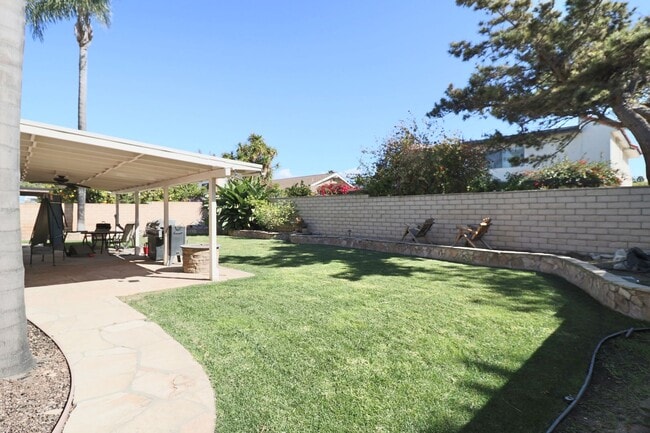 Building Photo - 4+3 2 story home in Camarillo