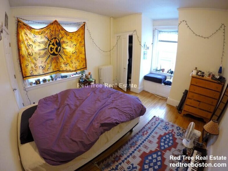 Building Photo - 74 Egmont St